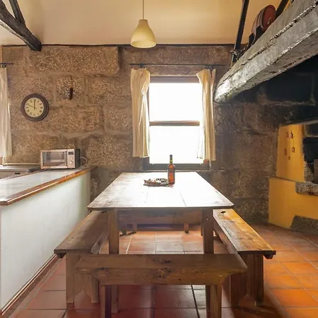 Casa Da Guarda De Fora Paredes (Porto)