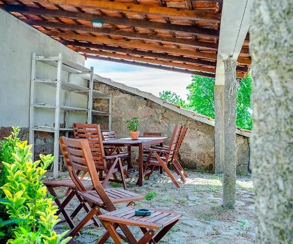 Casa Da Guarda De Fora * Паредеш